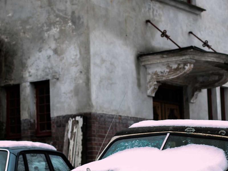 精致穷<br>dxiixch.cn 几千块的耳机几百块的饭